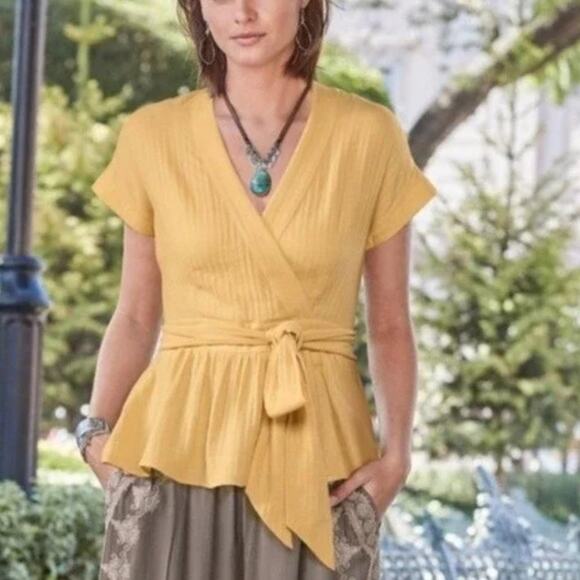 Sundance Hepburn Textured Wrap Surplice Short Sleeve Top Size Medium - Picture 1 of 9